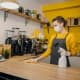 Productos de limpieza para cocina y baño antes de limpieza profunda